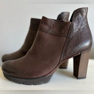 NWOT Paul Green heeled bootie, cognac brown, women’s size 6. Beautiful!